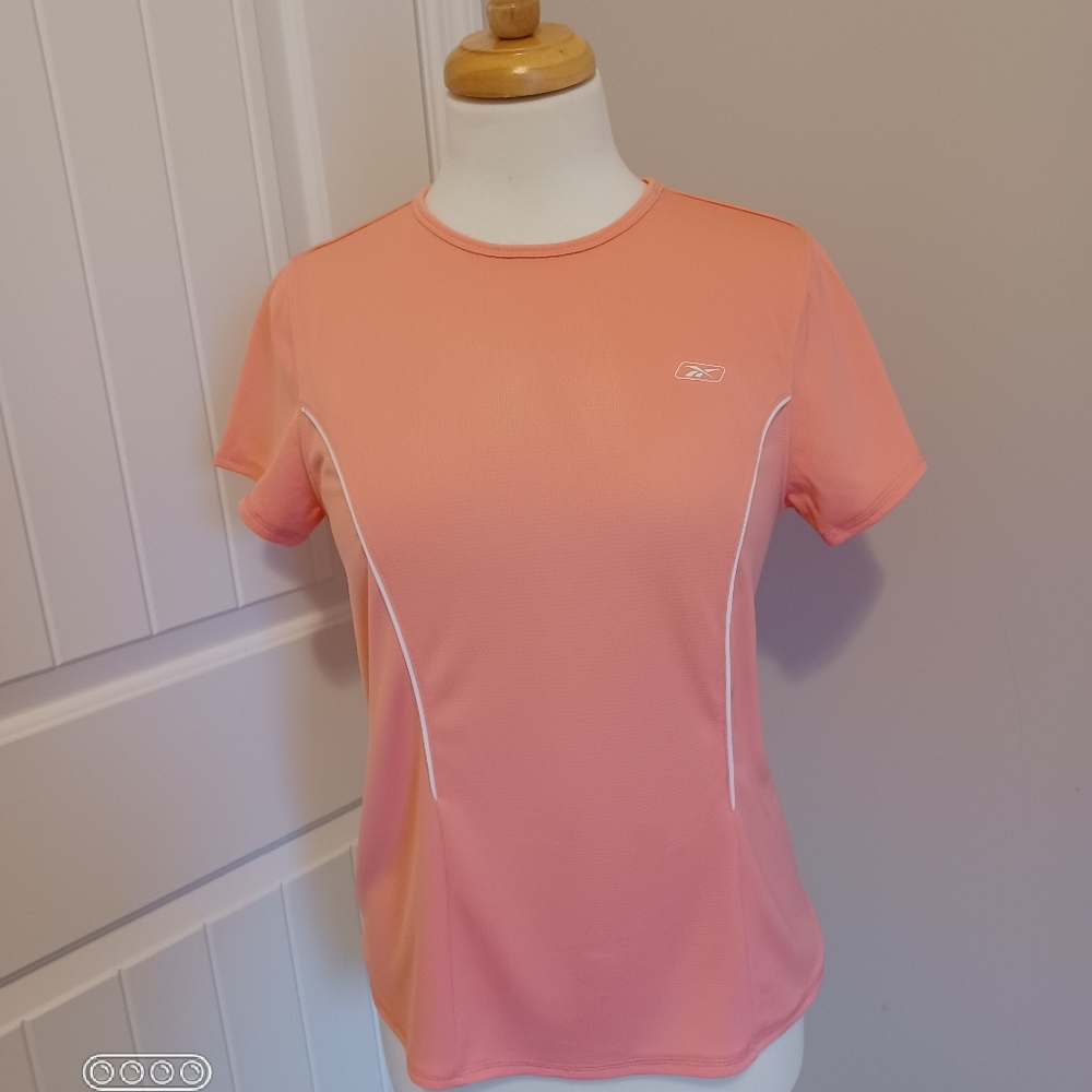 REEBOK TOP SZ M #### E17